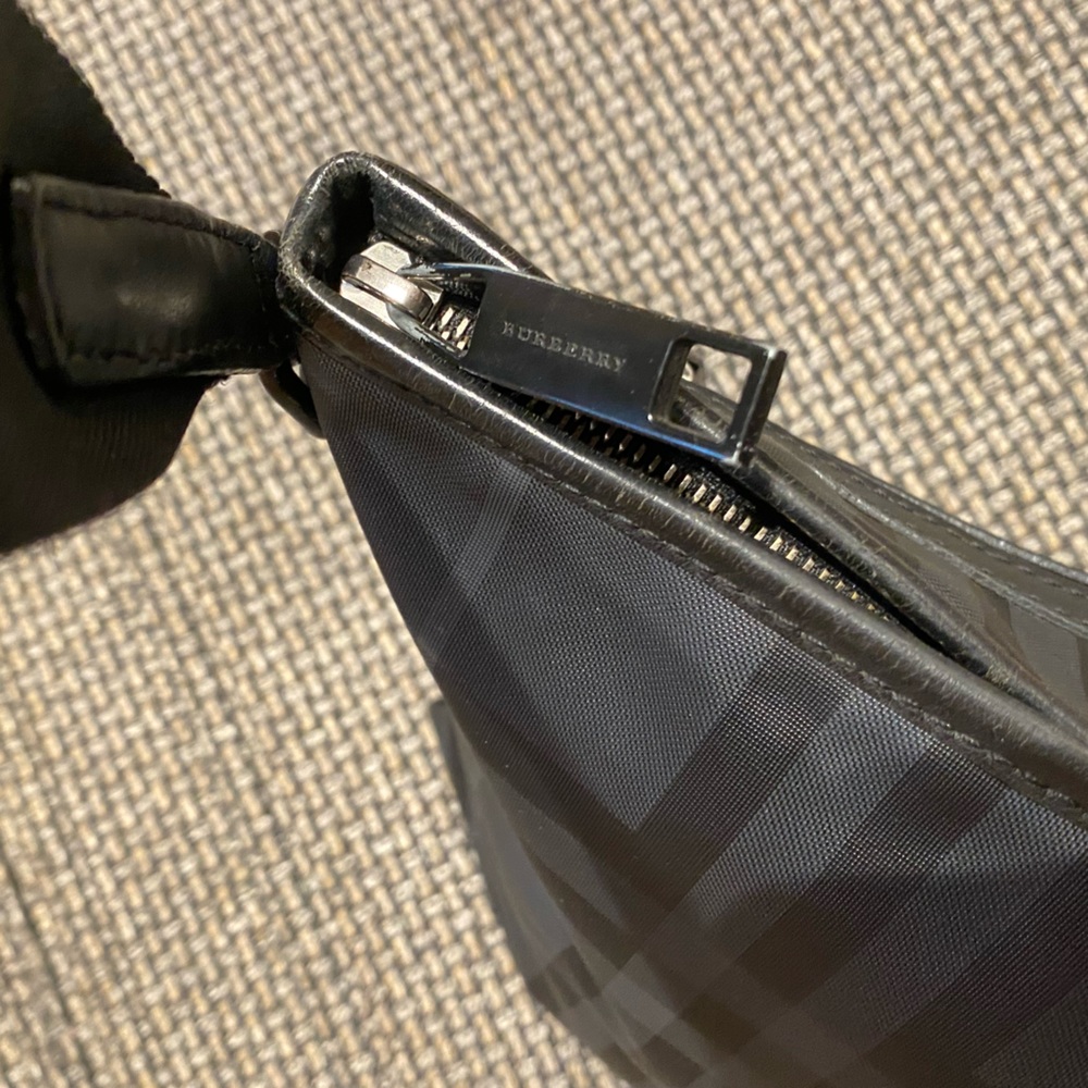 BURBERRY Black Check Messenger Bag w/LOGO Strapping/italian made🎁EUC - Picture 6 of 13